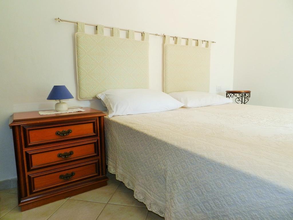 Chicchiritanos Bed & Breakfast Monti Стая снимка