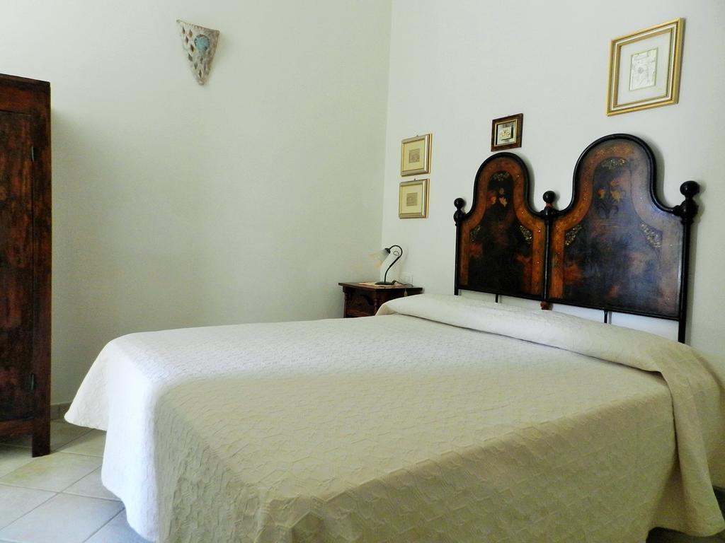 Chicchiritanos Bed & Breakfast Monti Стая снимка
